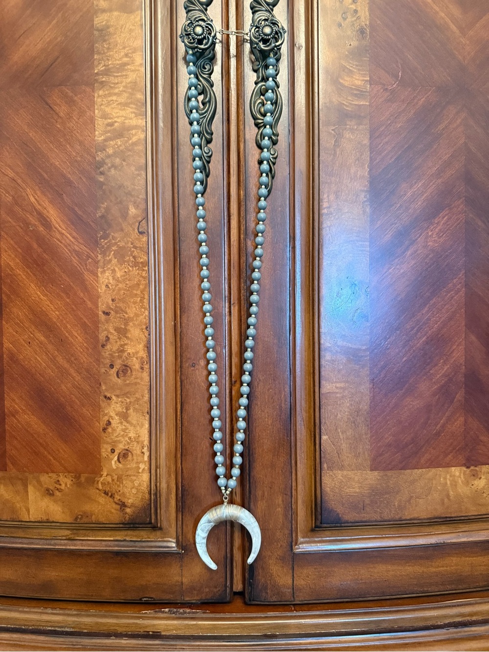 Beaded necklace in gorgeous green and gold shade with pendant